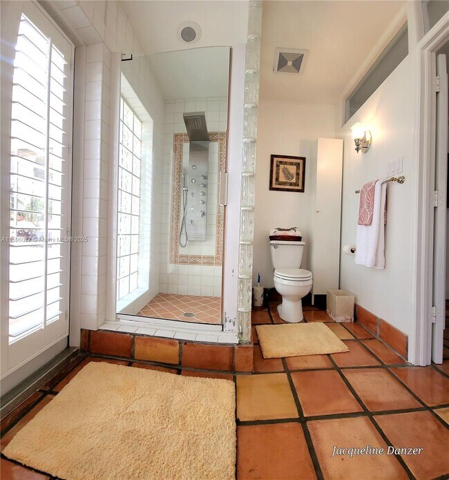Building Photo - 2781 NE 23rd Ct