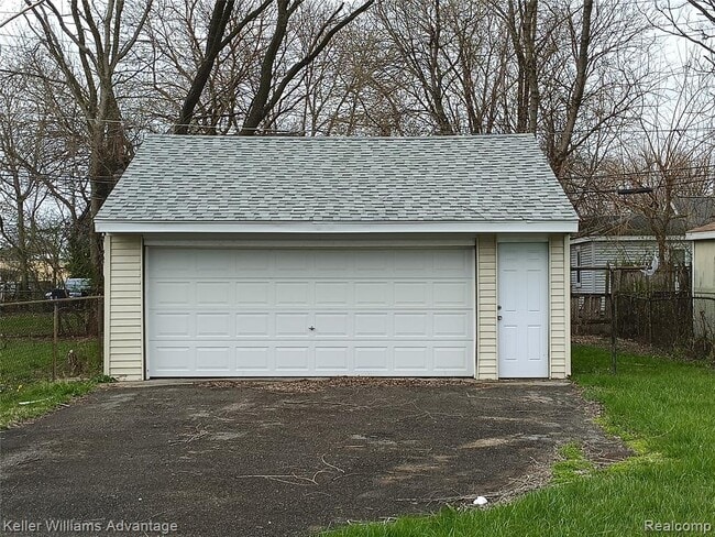 Building Photo - 15345 Sumner