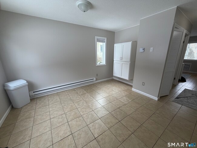 Building Photo - 21 Oak Ave Ext