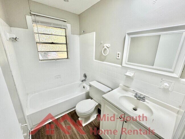 Building Photo - 2168 Carnes Ave