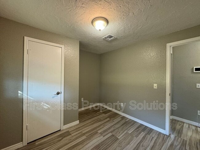 Building Photo - 3524 Hillside Dr