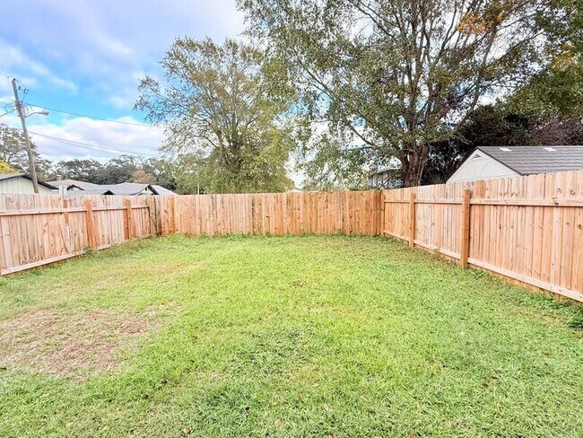 Building Photo - 1224 N X St