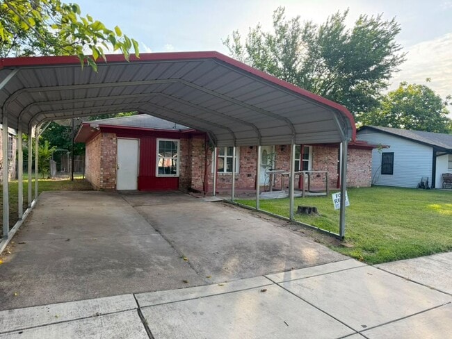 Building Photo - 317 Pecan St