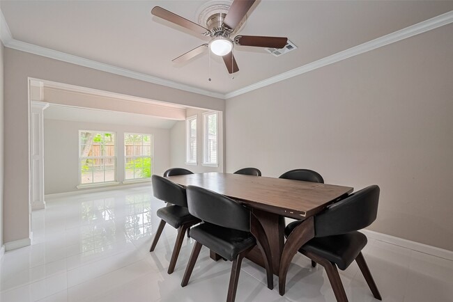 Building Photo - 10815 Creektree Dr