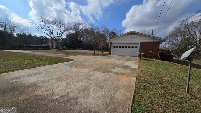 Building Photo - 1151 Stark Rd