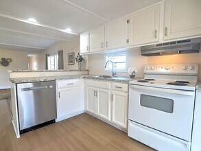 Building Photo - Beautifully Remodeled Lakefront Home | Spring-Fed Lake Views