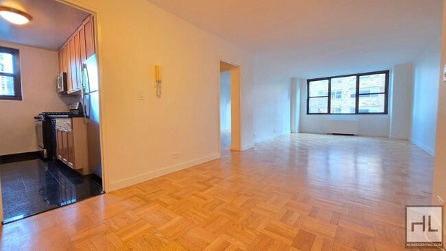Building Photo - 333 E 49th St