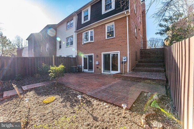 Building Photo - 3337 Contessa Ct