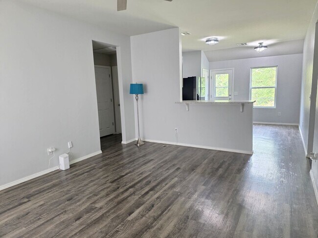 Building Photo - 3 Bedroom home for rent in Noble!