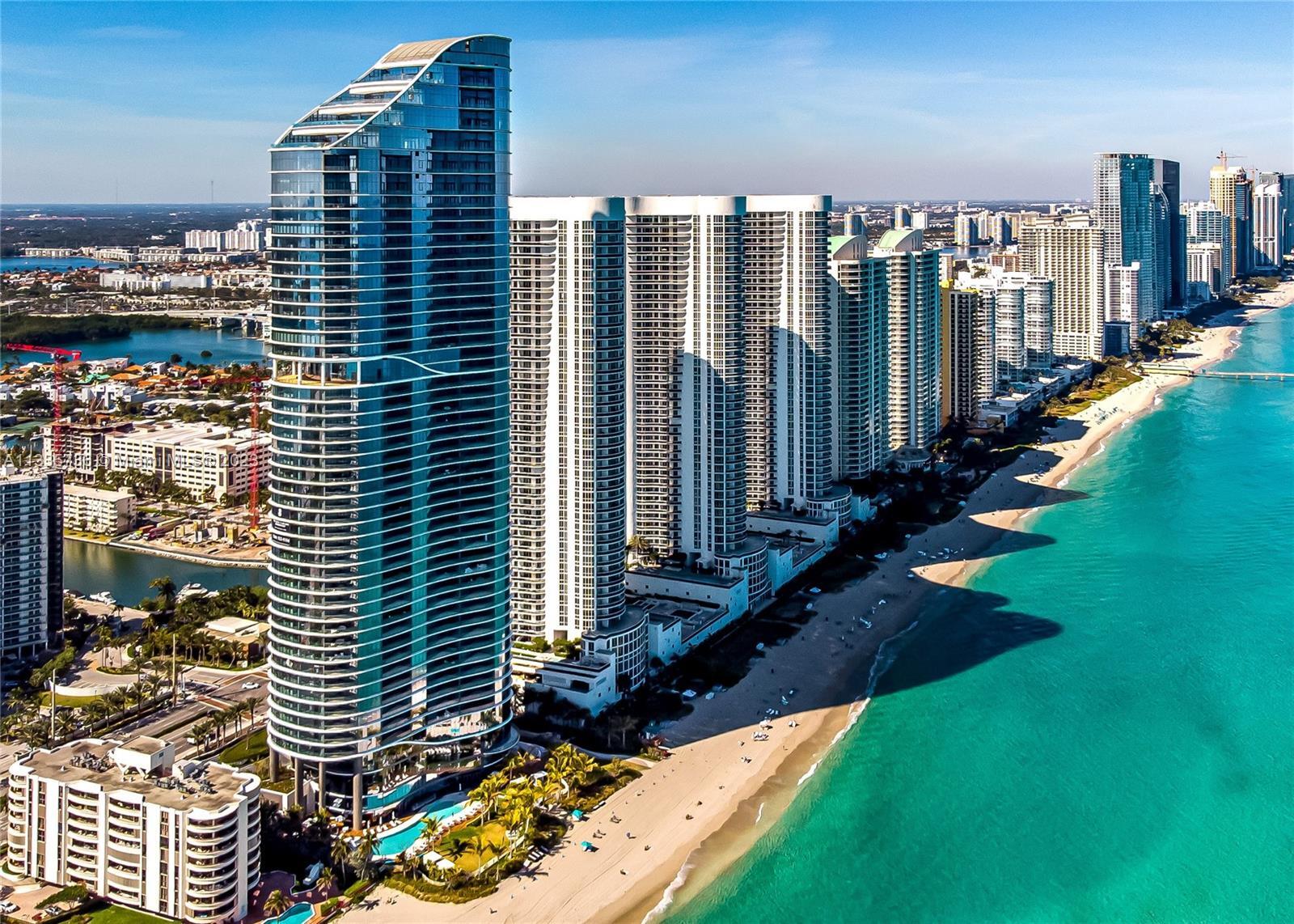 Building Photo - 15701 Collins Ave