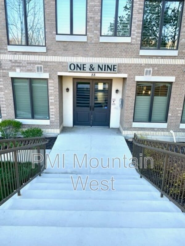 Building Photo - 88 S 900 E