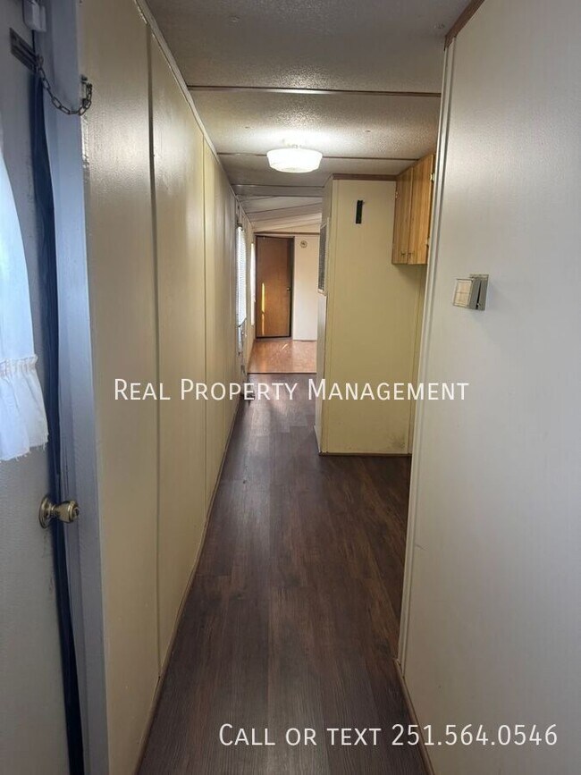 Building Photo - 3101 Western Hills Dr W