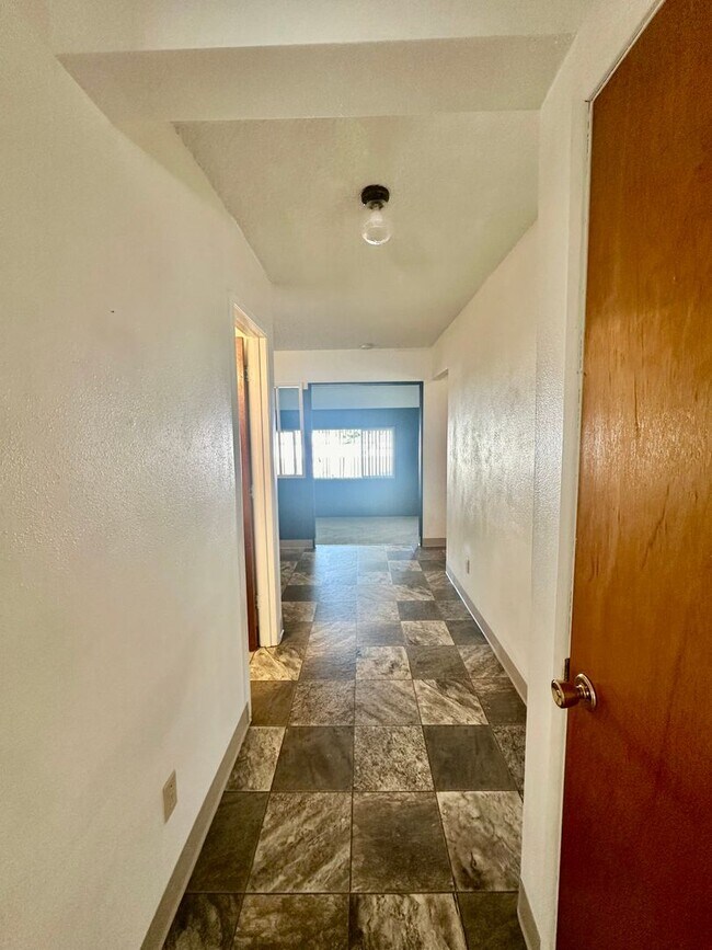 Building Photo - 2.2. miles to Sky Lakes Medical Center and...