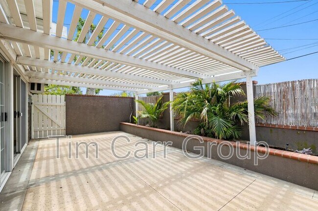 Building Photo - 316 E 21st St