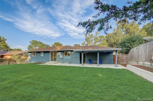 Building Photo - 5 Bedroom 3 Bathroom in Denver's Southmoor...
