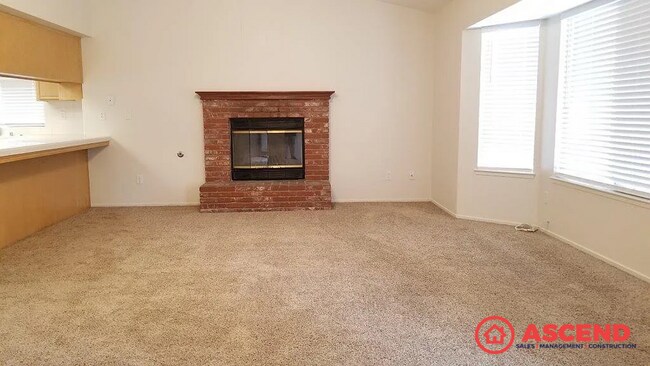 Building Photo - Spacious 3 Bedroom Home with Fireplace & Garage in Northwest Bakersfield