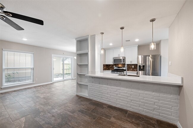 Building Photo - 12050 Sela Ln