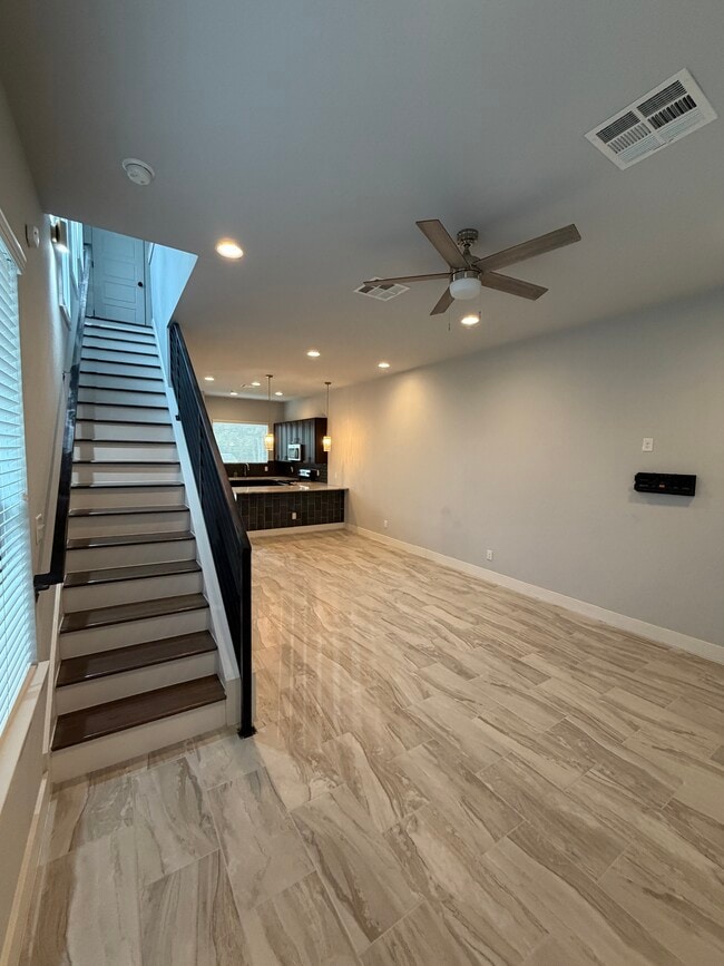 Building Photo - 419 Cactus St