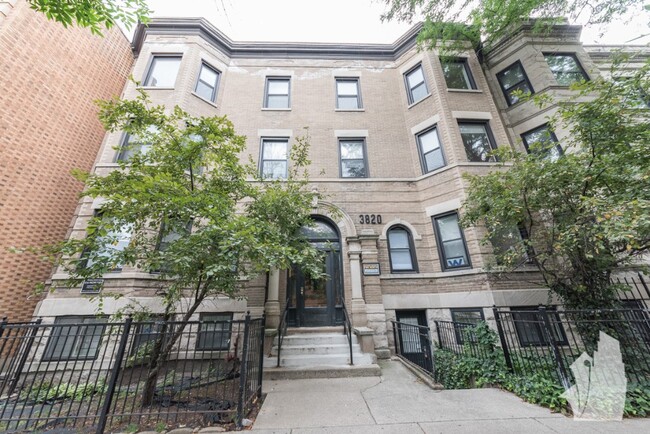 Primary Photo - 3830 N Sheffield Ave