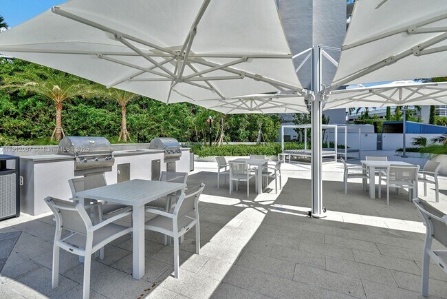 Building Photo - 1000 West Ave