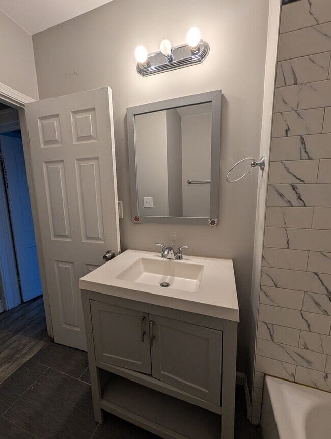 Building Photo - 2184 Wascana Ave