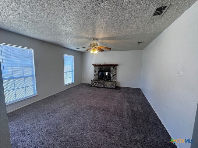Building Photo - 1613 Bobby Lee Dr