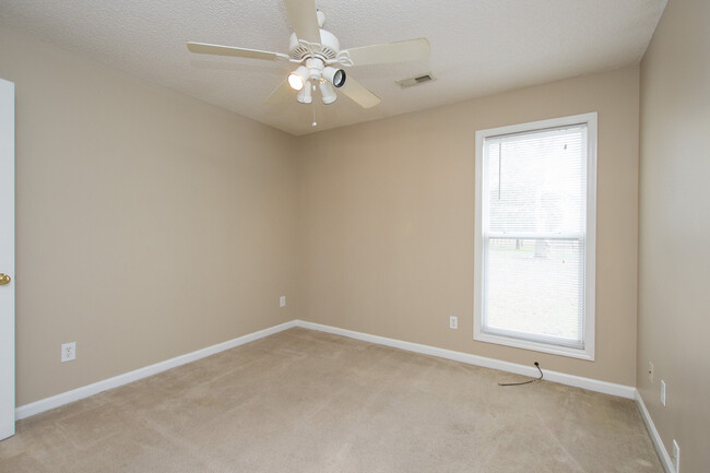 Building Photo - Half off first month rent move in special!!