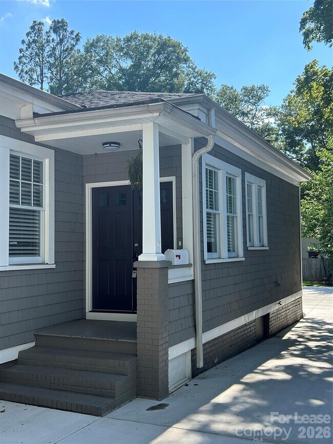 Building Photo - 2114 Crescent Ave