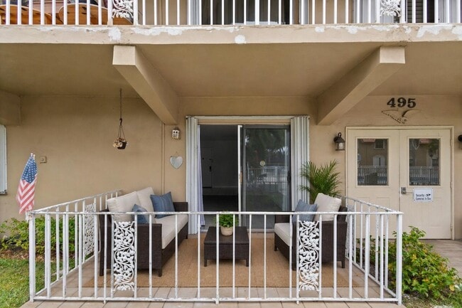 Building Photo - 495 SE 8th St