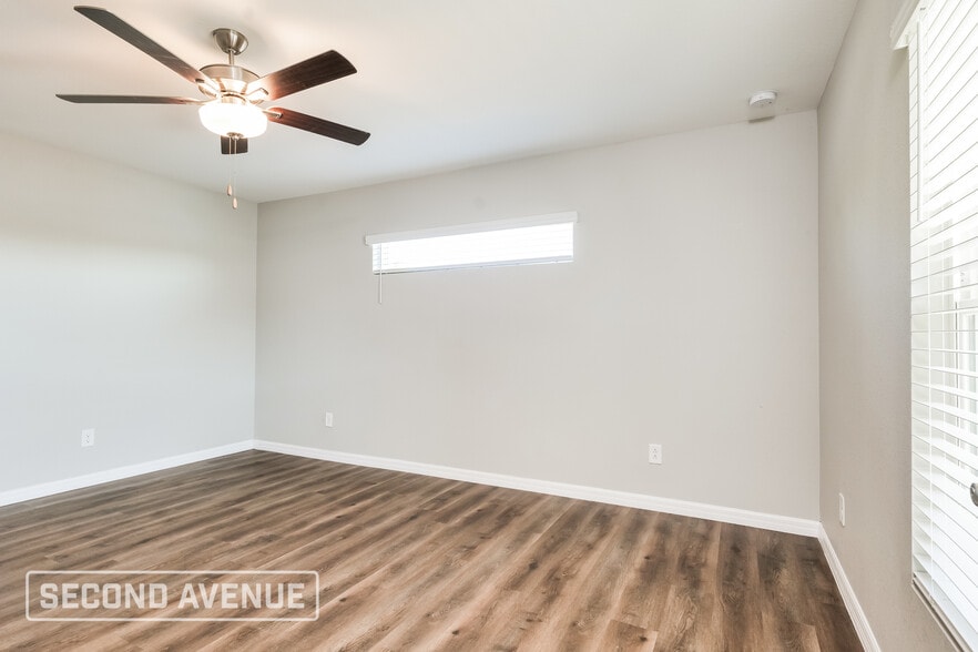 Building Photo - 1013 NE 2nd Ave