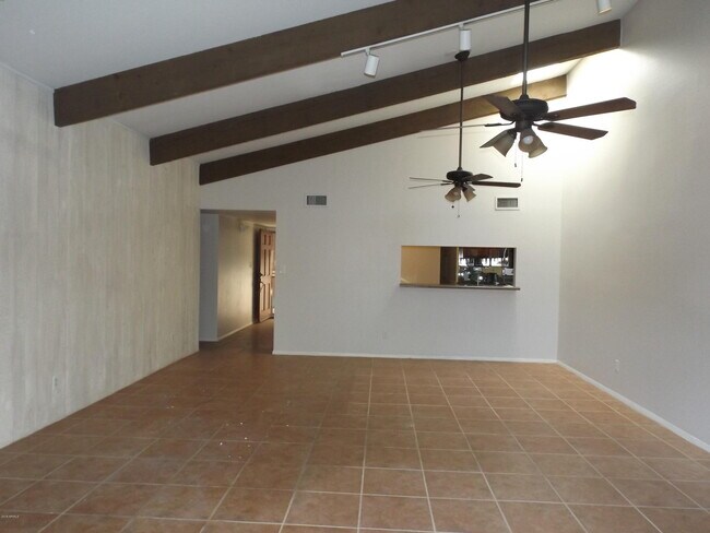 Building Photo - 2705 E Cactus Rd