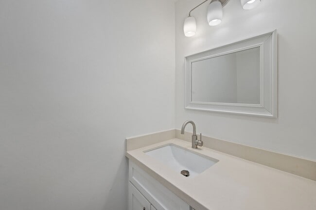 Building Photo - 10240 Longmont Dr