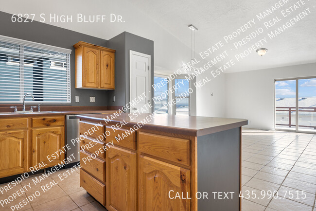 Building Photo - 6827 S High Bluff Dr