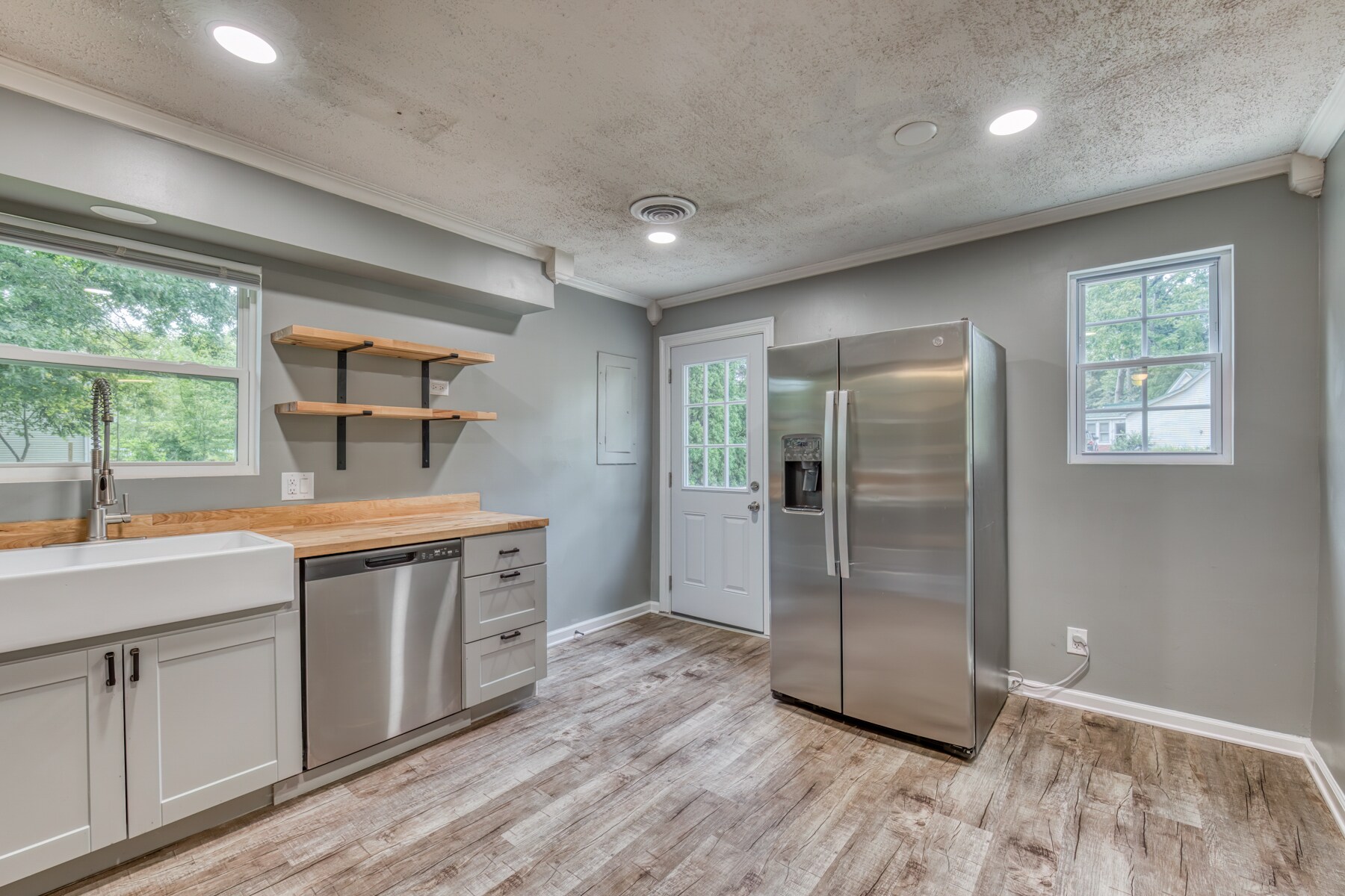 Building Photo - 8202 Westland Dr