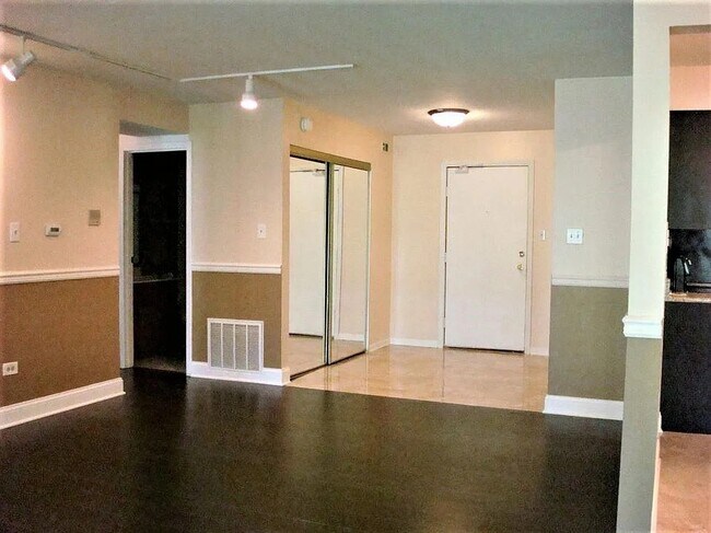 Building Photo - 2252 N Baldwin Way