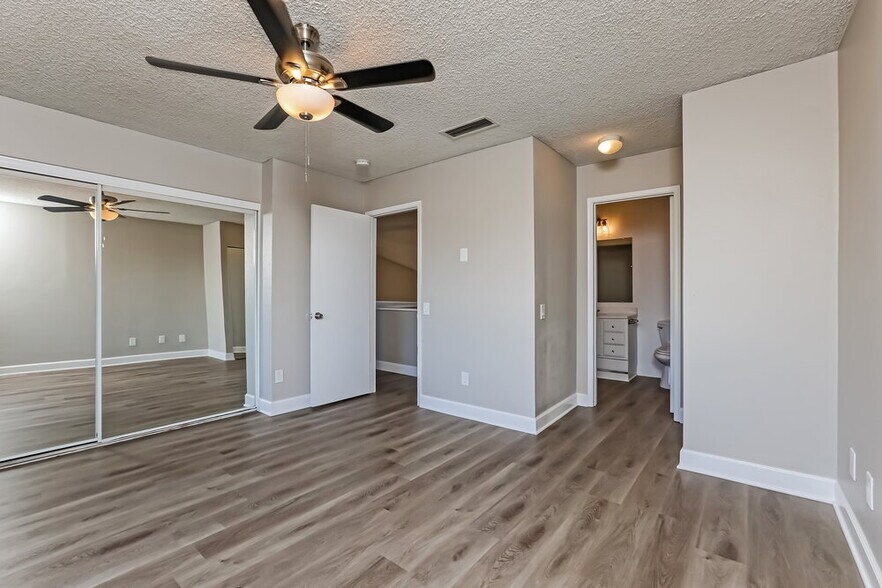 Building Photo - 4327 E Contessa St