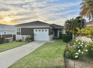 Building Photo - Super Cute 3bed 2 bath home with peek-a-boo ocean view South Redondo