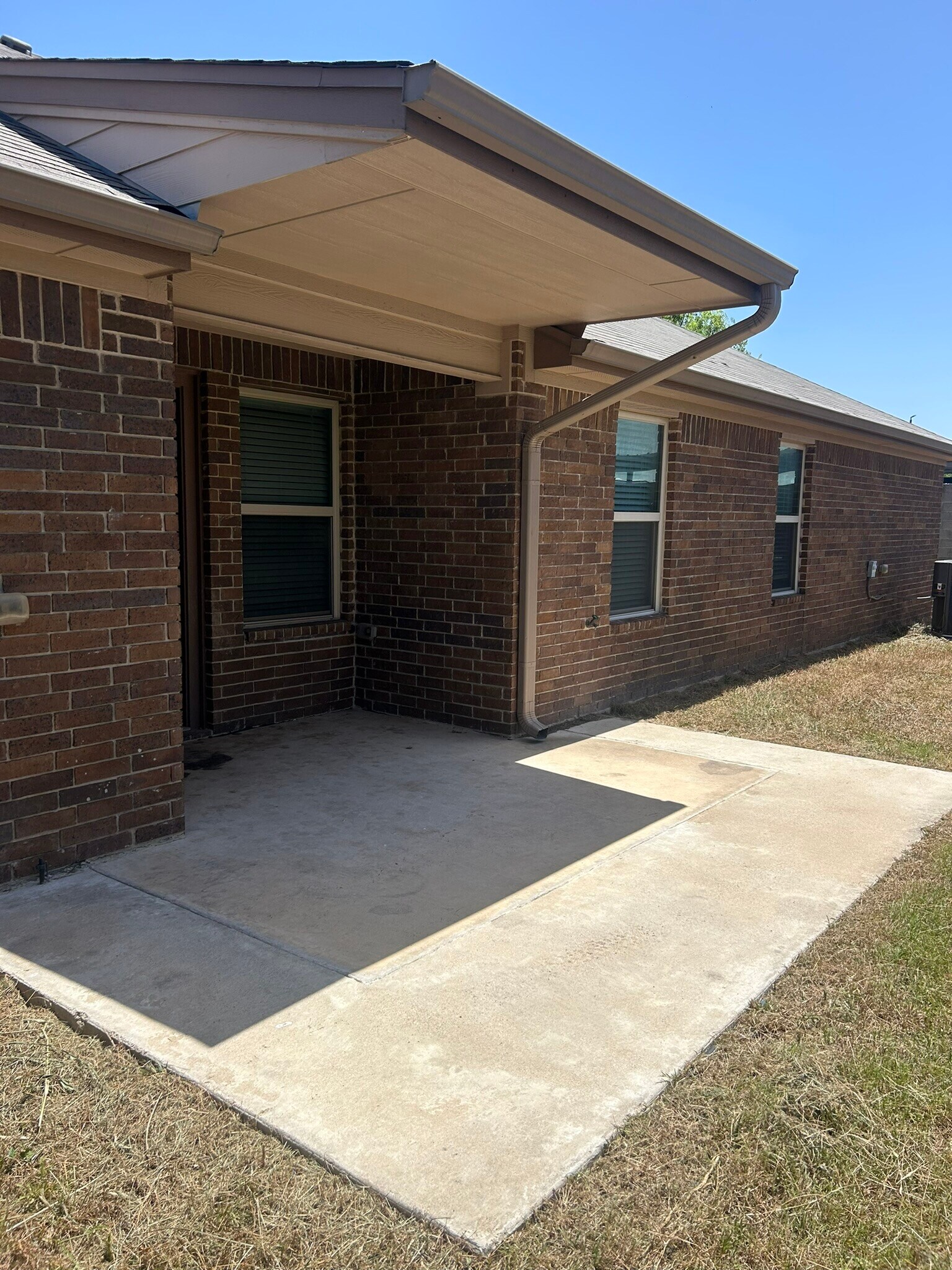 Building Photo - 4300 Hunters Place Dr