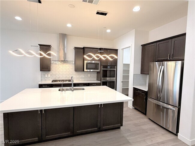 Building Photo - 724 Omaggio Pl