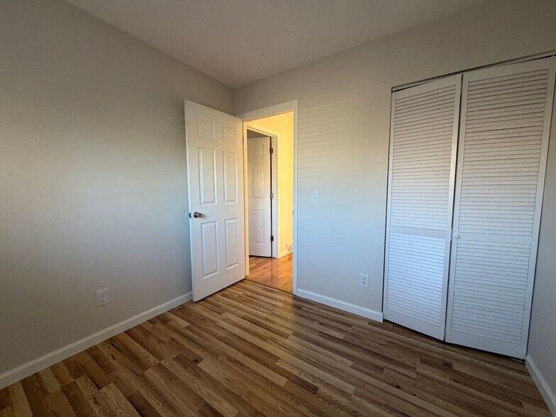 Building Photo - 2406 Bowen St