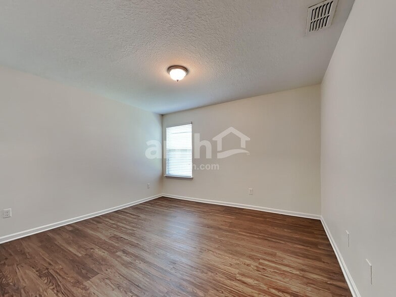 Building Photo - 851 Glendale Ln