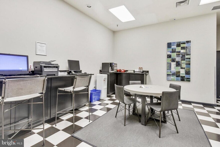 Business Center - 1001 N Randolph St