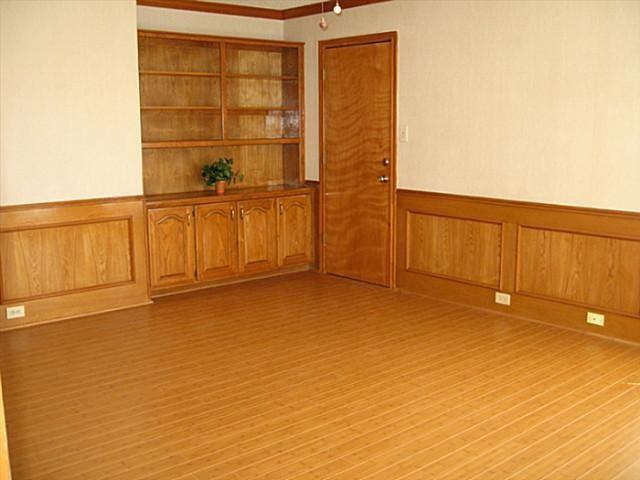 Building Photo - 2300 Cardinal Dr