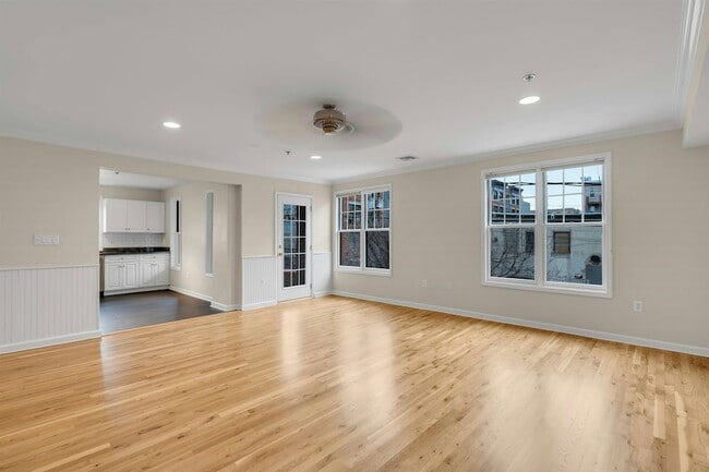 Building Photo - 350 7th St