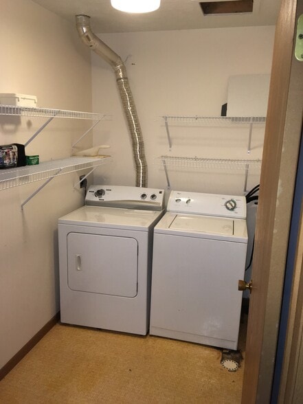 Laundry Room - 1528 Blue Course Dr