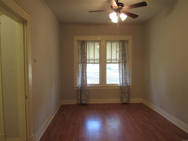 Building Photo - 405 E Main St