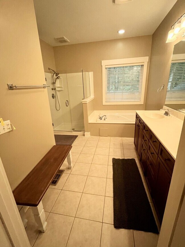 Building Photo - 236 N Ainsdale Dr
