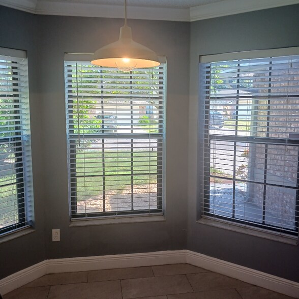 Building Photo - 10602 Whitestone Ct