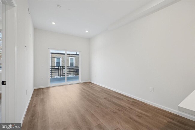 Building Photo - 105 N 63rd St