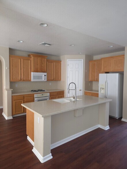 Building Photo - 5614 Newsome Ct